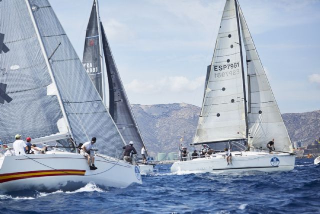 ´Pez de Abril, El Carmen-Elite Sails, Brex, Saleroso 2.0 y Alas de Zainoa copan los primeros puestos en la primera jornada de la X Regata Solidaria Carburo de Plata - 1, Foto 1