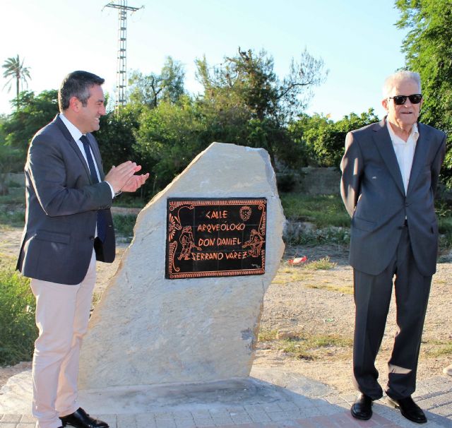 El arqueólogo alcantarillero Don Daniel Serrano Várez cuanta desde ayer con una calle en Alcantarilla, junto al Cabezo del Agua Salá - 2, Foto 2