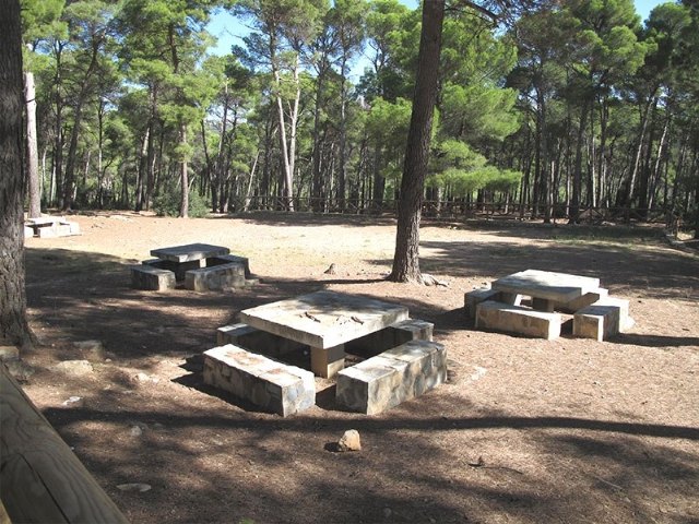 Las infraestructuras existentes en las áreas recreativas de Sierra Espuña no se pueden utilizar para evitar contagios por el COVID-19 - 1, Foto 1