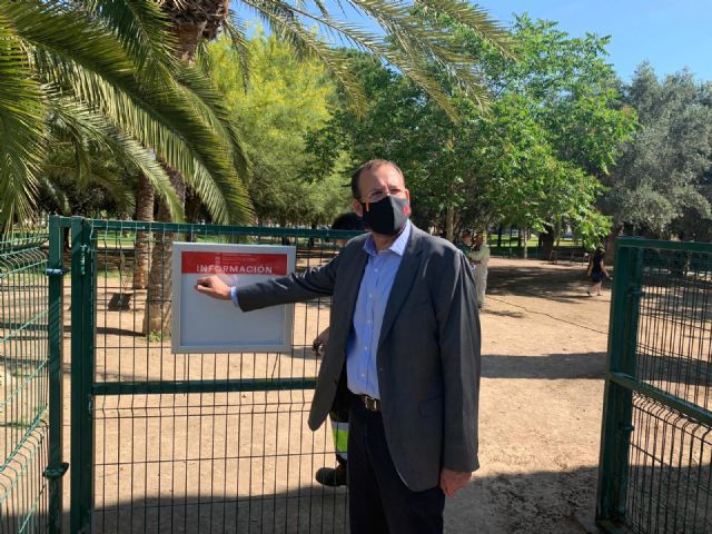 El Ayuntamiento desinfecta los parques para garantizar la seguridad de las familias murcianas - 4, Foto 4