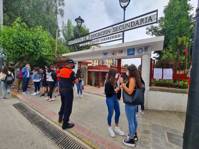 Cerca de 350 estudiantes de distintos puntos de la Comarca del Noroeste se examinan en Caravaca de las pruebas de acceso la Universidad EBAU - 1, Foto 1