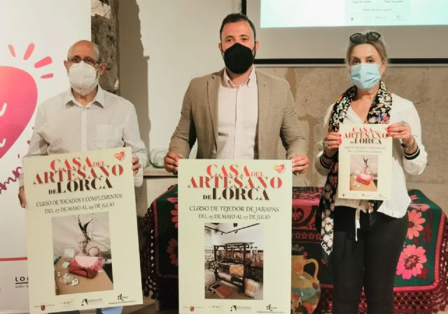 La Casa del Artesano de Lorca acoge dos cursos gratuitos, uno de tejedor de jarapas y otro de tocados y complementos - 2, Foto 2