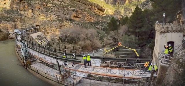 Iberdrola construye una nueva pasarela sobre la presa de La Mulata, en el cañón de Almadenes - 1, Foto 1