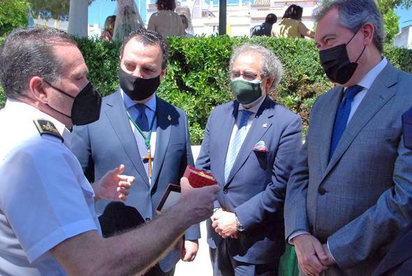 La Banda del Maestro Tejera otorga la Medalla de Oro de la Ciudad de Sevilla a la Virgen de las Angustias de la Hermandad de la Vera-cruz de Alcalá del Río - 1, Foto 1