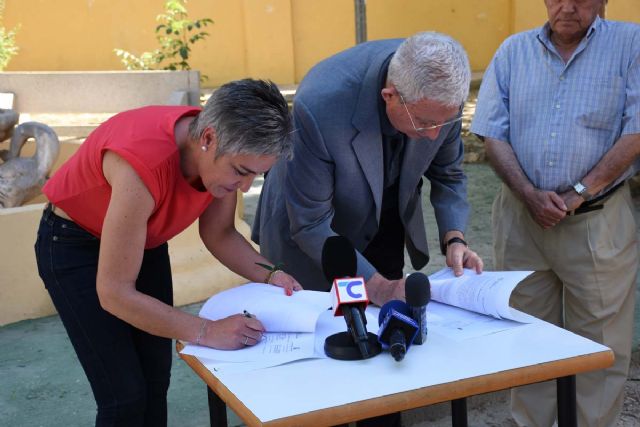 El Ayuntamiento de Calasparra firma un convenio pionero en la Región con la Asociación Española Contra el Cáncer para promover Espacios Sin Humo en el municipio - 5, Foto 5