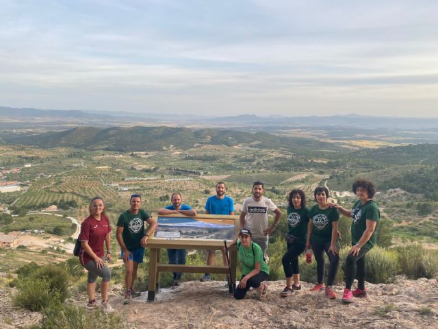La Concejalía de Deportes de Lorca señaliza el nuevo sendero natural 'La Cueva del Compadre', en la Sierra de Pedro Ponce, situada en Zarzadilla de Totana - 1, Foto 1