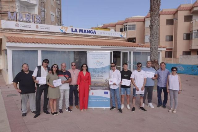 Los 28 alumnos de los cursos de Socorrismo y Marinería de la EDUSI de La Manga reciben sus diplomas - 1, Foto 1