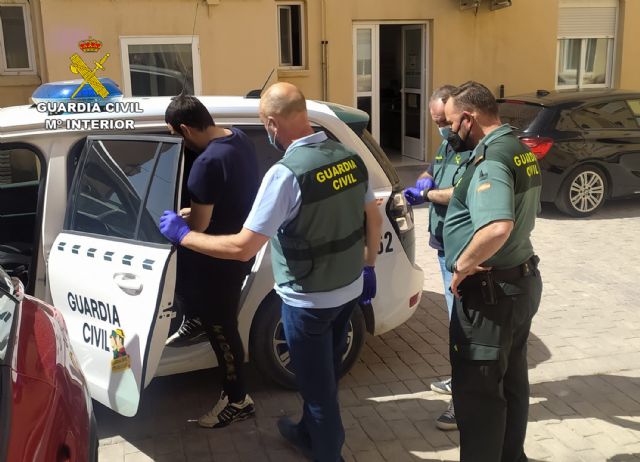 La Guardia Civil desmantela un activo punto de venta de drogas en Cehegín - 1, Foto 1