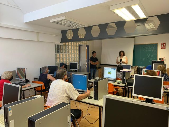 Clausura taller de informática e internet para mayores - 1, Foto 1