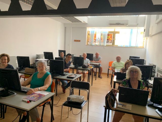 Clausura taller de informática e internet para mayores - 5, Foto 5