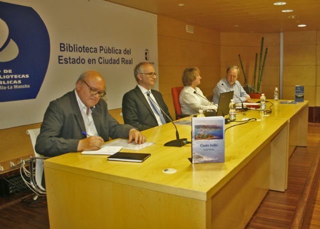 La Feria del Libro de Puertollano acoge Ceuta Bella de la mano de Isabel Villalta en la caseta del Grupo Oretania - 1, Foto 1