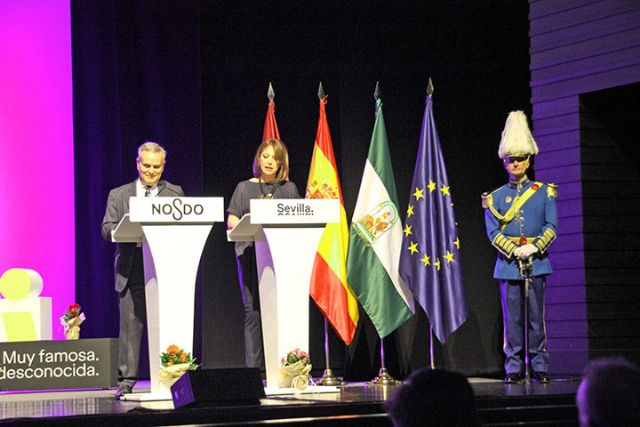 Antonio Rendón . Las Hermandades de cofradías del Cristo de Burgos, Santa Marta y Pino Montano medallas de Sevilla - 3, Foto 3