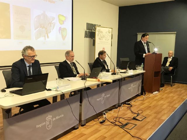 El consejero en funciones de Salud asiste a la toma de posesión del doctor Ricardo Robles como Académico de la Real Academia de Medicina y Cirugía de Murcia - 1, Foto 1