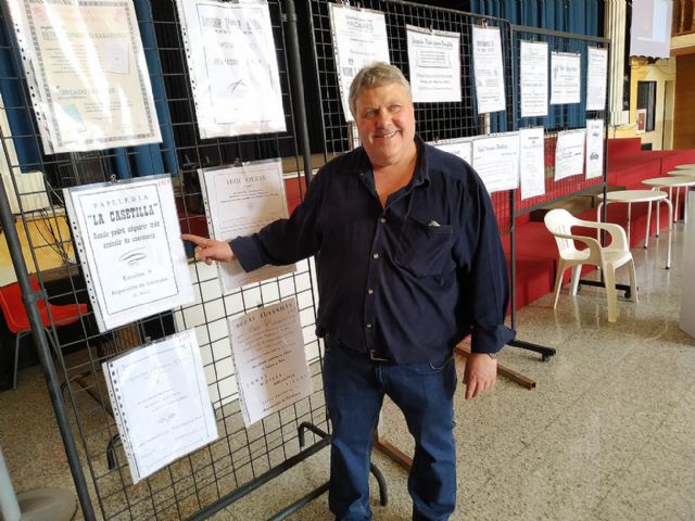 Librería Delfos de Argamasilla de Calatrava, celebra el Día de la Región sacando los libros a la calle y una exposición de antiguos anuncios - 2, Foto 2