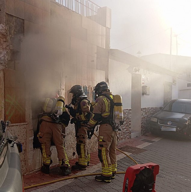 Servicios de emergencias han atendido el incendio de una vivienda en el Barrio de San Diego - 1, Foto 1