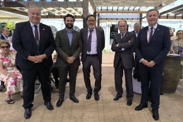 El Doctor Ricardo Robles, distinguido con el X Galardón Anual de los Caballeros de Santa Bárbara - 1, Foto 1