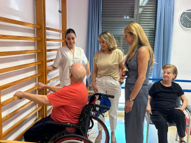 Política Social destina 800.000 euros en el último a&ntilde;o para mejorar y adaptar los centros de día para mayores de la Región - 2, Foto 2