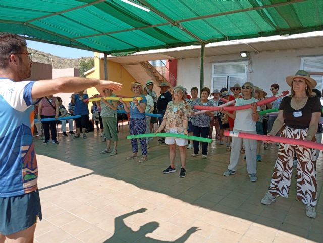 Un centenar de mayores de pedanías se dan cita en una jornada de actividad física adaptada, con talleres de salud, primeros auxilios y voluntariado solidario - 2, Foto 2
