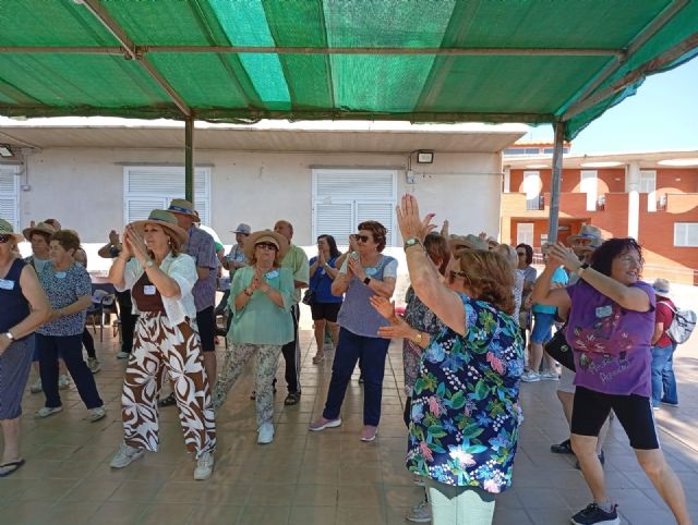 Un centenar de mayores de pedanías se dan cita en una jornada de actividad física adaptada, con talleres de salud, primeros auxilios y voluntariado solidario - 3, Foto 3