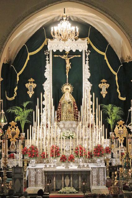 Un legado de generaciones da forma al altar de cultos mayores de la Hermandad de la Vera-cruz de Alcalá del Río - 2, Foto 2