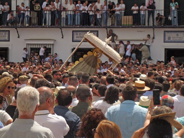 La Virgen del Rocío recorrió la aldea entre emoción, fervor y gran participación - 3, Foto 3