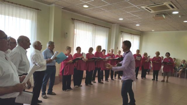 Los Talleres del Coro y Bailes de Salón de los Hogares de Pensionista, despiden curso - 3, Foto 3