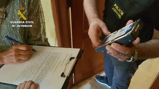 La Guardia Civil detiene a 27 personas por posesión y distribución de pornografía infantil en Internet - 2, Foto 2
