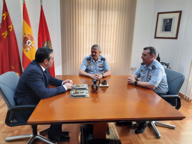 El alcalde recibe al coronel jefe saliente de la Base Aérea de Alcantarilla y a su relevo - 1, Foto 1