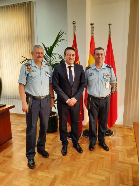 El alcalde recibe al coronel jefe saliente de la Base Aérea de Alcantarilla y a su relevo - 2, Foto 2