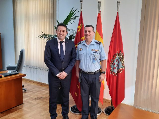 El alcalde recibe al coronel jefe saliente de la Base Aérea de Alcantarilla y a su relevo - 3, Foto 3