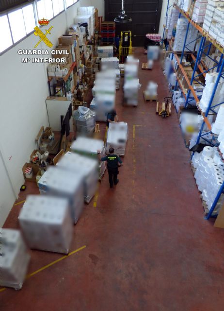 La Guardia Civil desmantela un grupo delictivo dedicado a la sustracción  y venta ilícita de productos de limpieza - 3, Foto 3