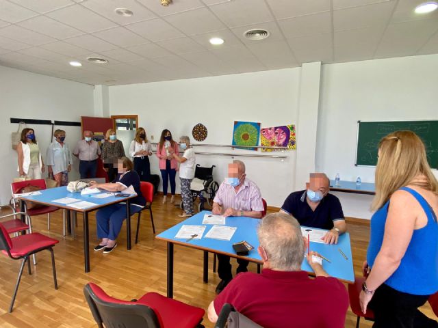 El PP exige a Paqui Pérez que abra ya los centros de mayores y cese su desprecio a uno de los colectivos más golpeados por la pandemia - 1, Foto 1