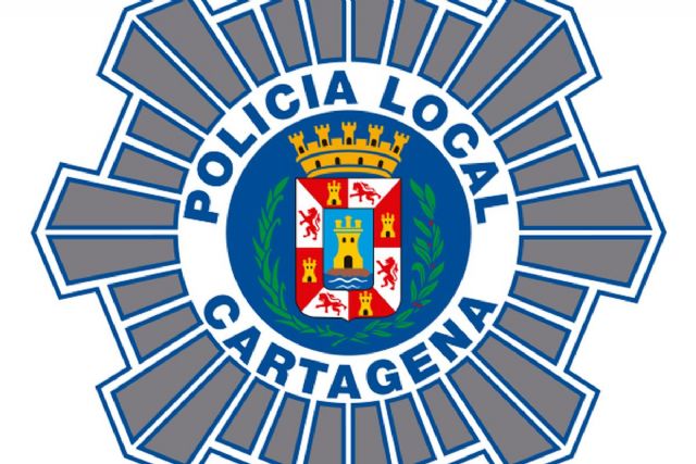 La Policía Local denuncia a un individuo que amenazaba a los viandantes con una pistola simulada en el Centro de Cartagena - 1, Foto 1