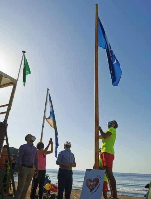 En las playas de Lorca luce nuevamente la Bandera Azul este verano por su calidad y los servicios que ofrecen - 1, Foto 1