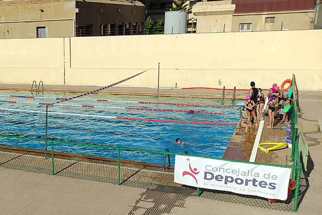 La Concejalía de Deportes entrega los diplomas de la campaña de verano de natación del mes de junio - 1, Foto 1