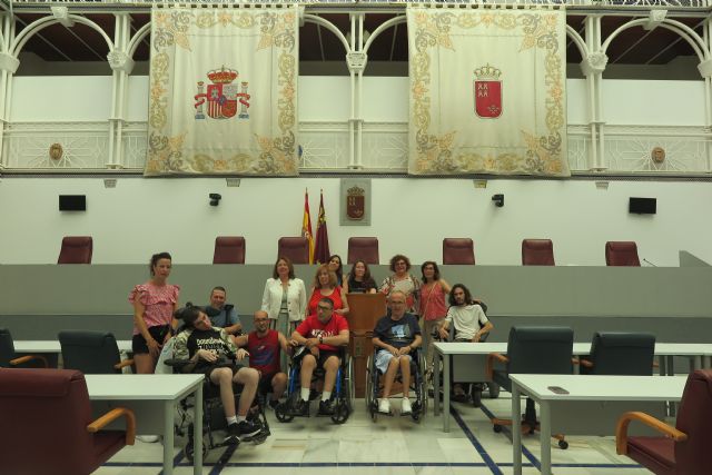 El centro de menores Badén y la Asociación ‘Tocaos del Ala’ inauguran las ‘Puertas Abiertas’ de la Asamblea Regional - 2, Foto 2