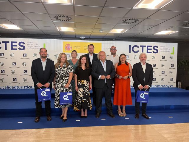 El Gobierno regional reafirma su compromiso con la excelencia en la entrega de banderas 'Q Calidad Turística' y 'S Sostenibilidad Turística' - 1, Foto 1