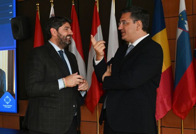 L�pez Miras traslada al comisario de Transportes la necesidad de acelerar el Corredor Mediterr�neo: 