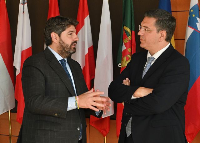 L�pez Miras traslada al comisario de Transportes la necesidad de acelerar el Corredor Mediterr�neo: 
