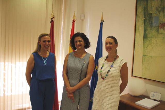 La consejera de Presidencia se reúne con la delegada territorial de la Asociación Española de Protocolo - 1, Foto 1