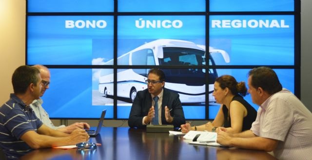 Fomento y Fenebús avanzan en los criterios técnicos para la implantación del bono único regional en autobús - 1, Foto 1