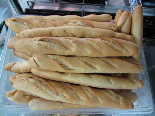 Fundación Jesús Abandonado compra todo el pan para un mes gracias a la solidaridad de los empleados de MTorres - 1, Foto 1