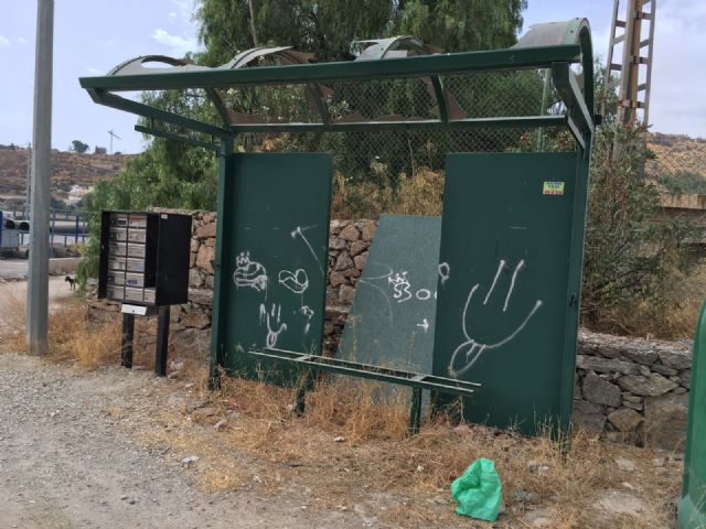 El PSOE exige al PP que aproveche el mes de agosto para renovar las paradas de autobús escolar abandonadas en pedanías - 2, Foto 2