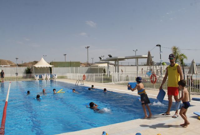 El Ayuntamiento de Puerto Lumbreras organiza cursos de natación en las piscinas de verano - 1, Foto 1