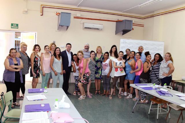 Visitan el curso de formación organizado por Cáritas, en el que han participado quince alumnos - 1, Foto 1