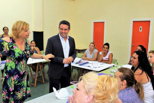 Visitan el curso de formación organizado por Cáritas, en el que han participado quince alumnos - 2, Foto 2