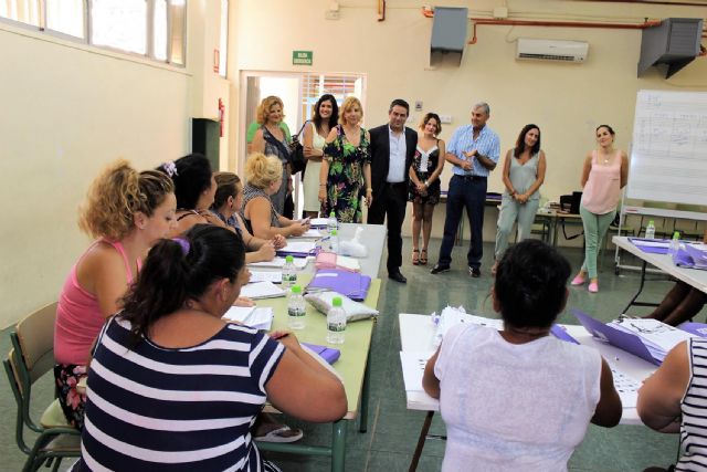 Visitan el curso de formación organizado por Cáritas, en el que han participado quince alumnos - 3, Foto 3