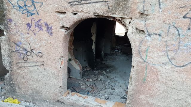 Mateos vuelve a exigir a Gil Jódar que haga cumplir las normativas de higiene y seguridad para dar una solución urgente al peligroso estado de La Quinta - 2, Foto 2