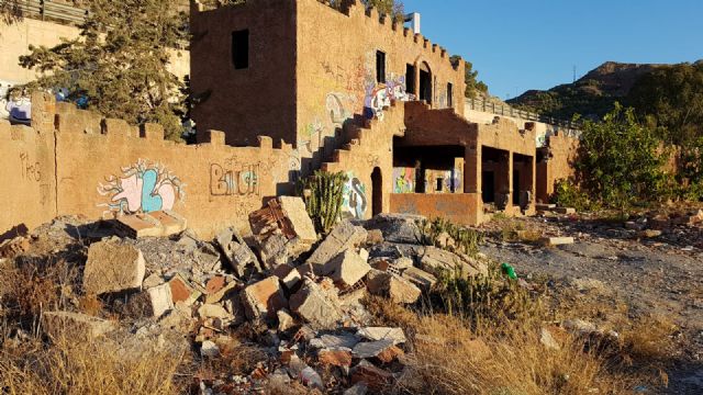 Mateos vuelve a exigir a Gil Jódar que haga cumplir las normativas de higiene y seguridad para dar una solución urgente al peligroso estado de La Quinta - 4, Foto 4