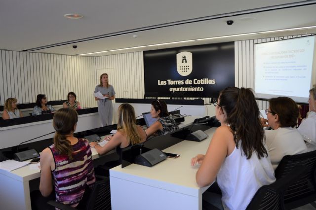 La alcaldesa Isabel María Zapata presenta a los trabajadores municipales la liquidación de los presupuestos 2017 - 2, Foto 2